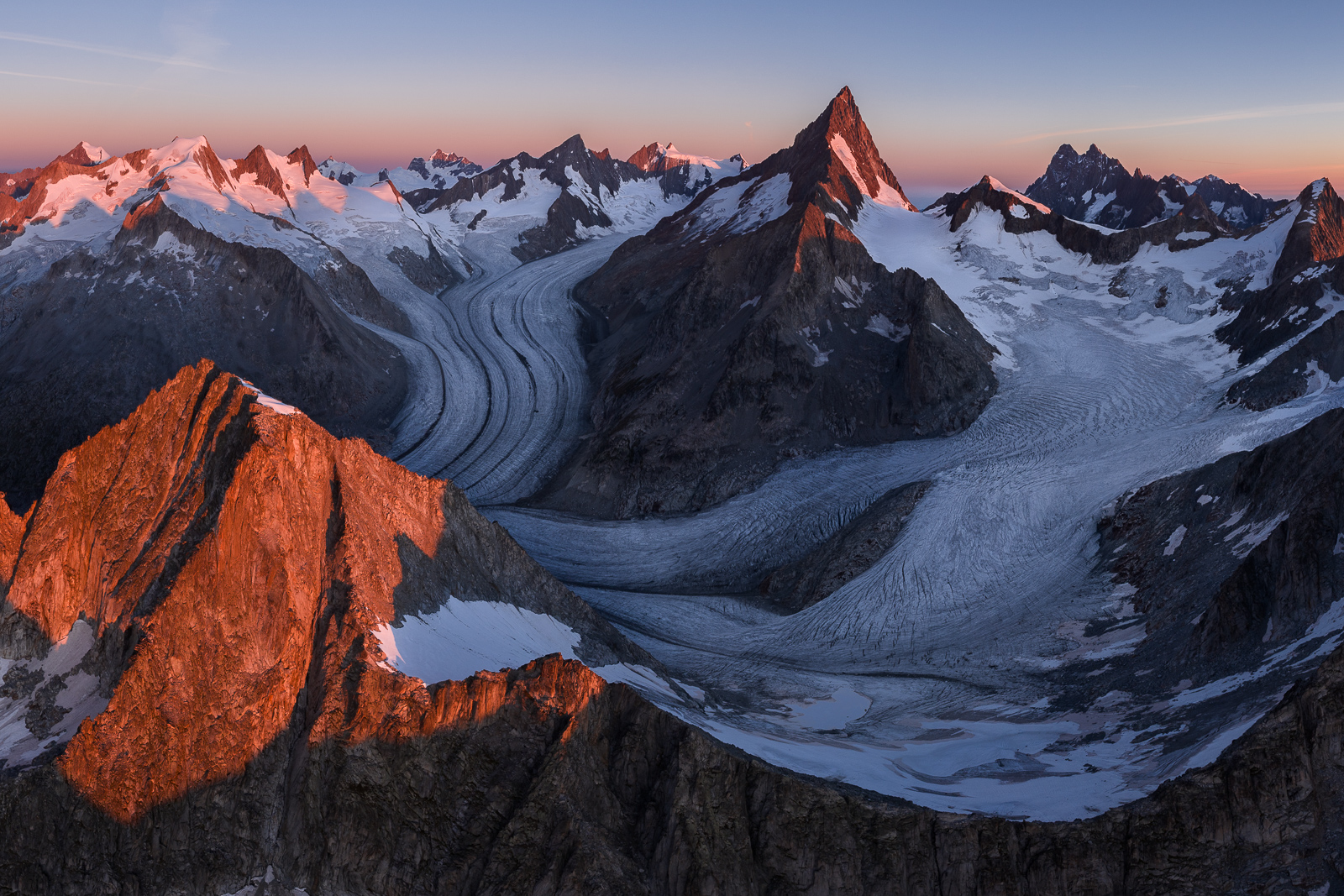 Alpenglühen am Eismeer